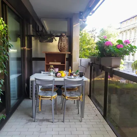 Wehost Barety - Blooming Balcony Retreat - 3-4prs 니스