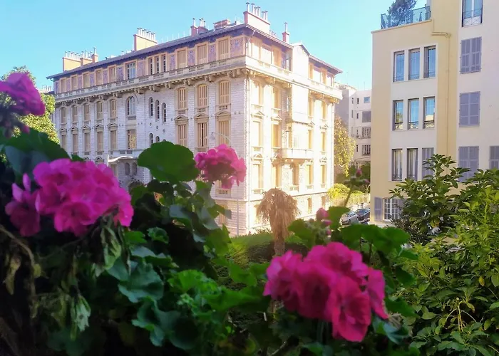 Wehost Barety - Blooming Balcony Retreat - 3-4prs