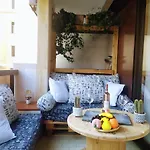 Wehost Barety - Blooming Balcony Retreat - 3-4prs Appartement *