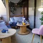 Wehost Barety - Blooming Balcony Retreat - 3-4prs * Niza