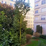 Wehost Barety - Blooming Balcony Retreat - 3-4prs Apartamento