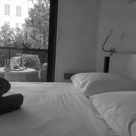 Wehost Barety - Blooming Balcony Retreat - 3-4prs * Νίκαια