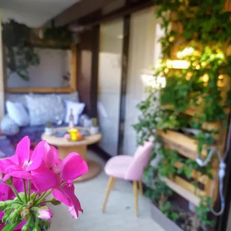 Wehost Barety - Blooming Balcony Retreat - 3-4prs Ницца