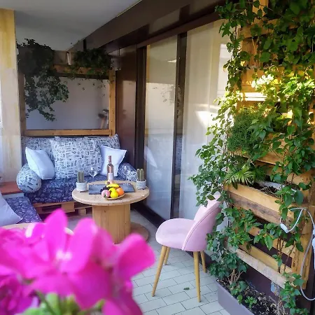 Wehost Barety - Blooming Balcony Retreat - 3-4prs *