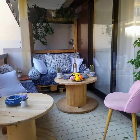 Wehost Barety - Blooming Balcony Retreat - 3-4prs * 尼斯