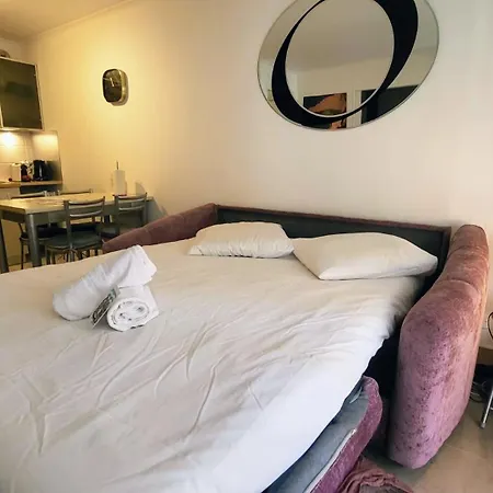 公寓 Wehost Barety - Blooming Balcony Retreat - 3-4prs 尼斯