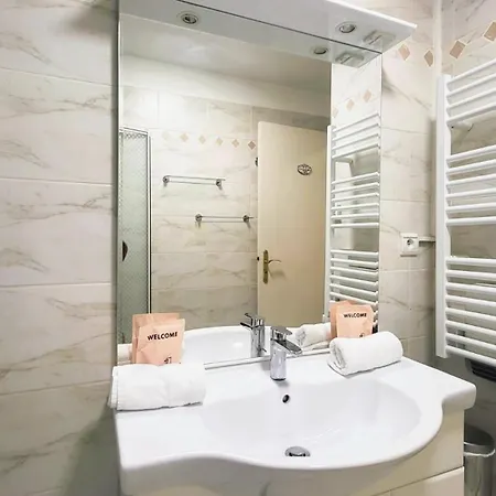 Wehost Barety - Blooming Balcony Retreat - 3-4prs 公寓 尼斯