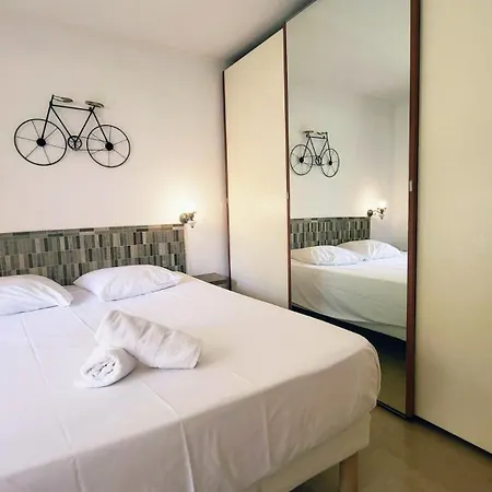 Wehost Barety - Blooming Balcony Retreat - 3-4prs Νίκαια