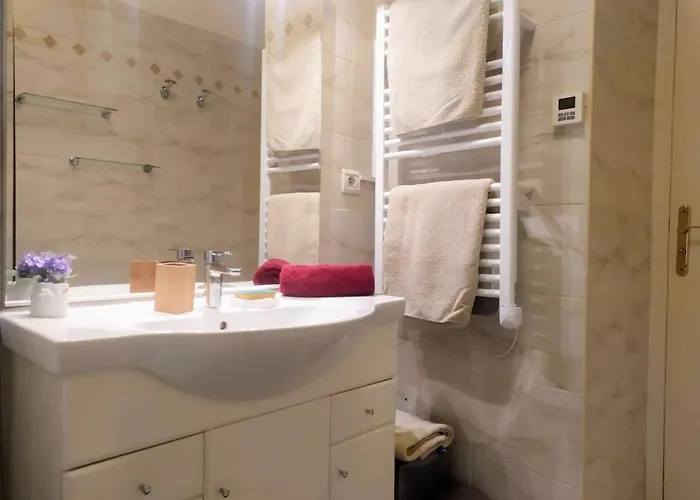 Wehost Barety - Blooming Balcony Retreat - 3-4prs Apartman Nizza