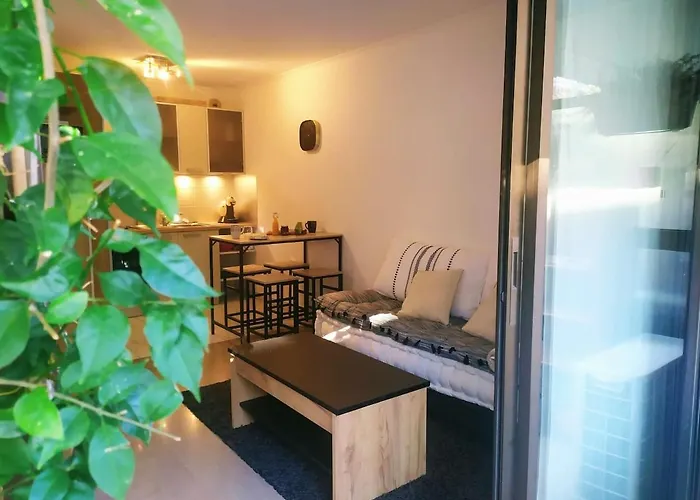 Wehost Barety - Blooming Balcony Retreat - 3-4prs Apartman