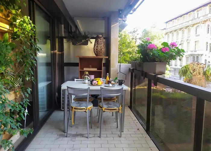 Wehost Barety - Blooming Balcony Retreat - 3-4prs Νίκαια