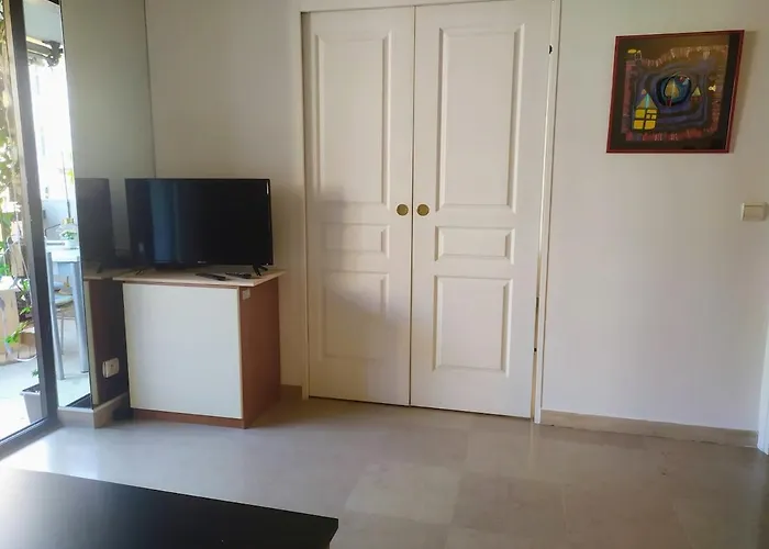 Wehost Barety - Blooming Balcony Retreat - 3-4prs