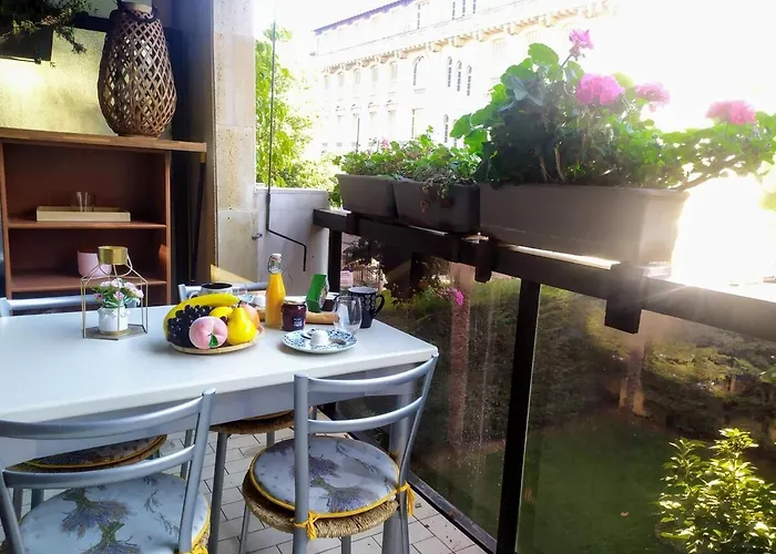 Wehost Barety - Blooming Balcony Retreat - 3-4prs *