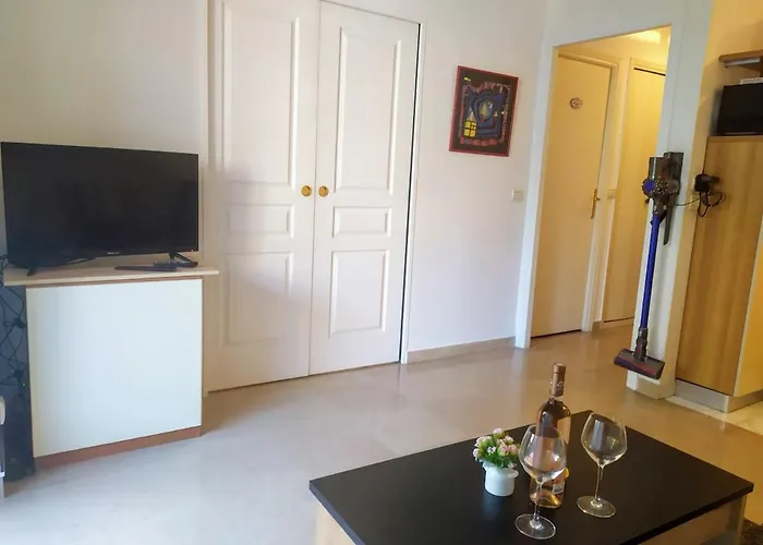 Wehost Barety - Blooming Balcony Retreat - 3-4prs דירה *